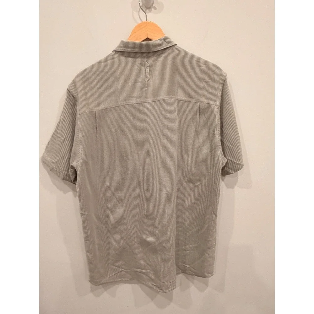 The North Face Men's Short Sleeve Button Up‎ Shirt L Gray Lightweight Mesh Lined